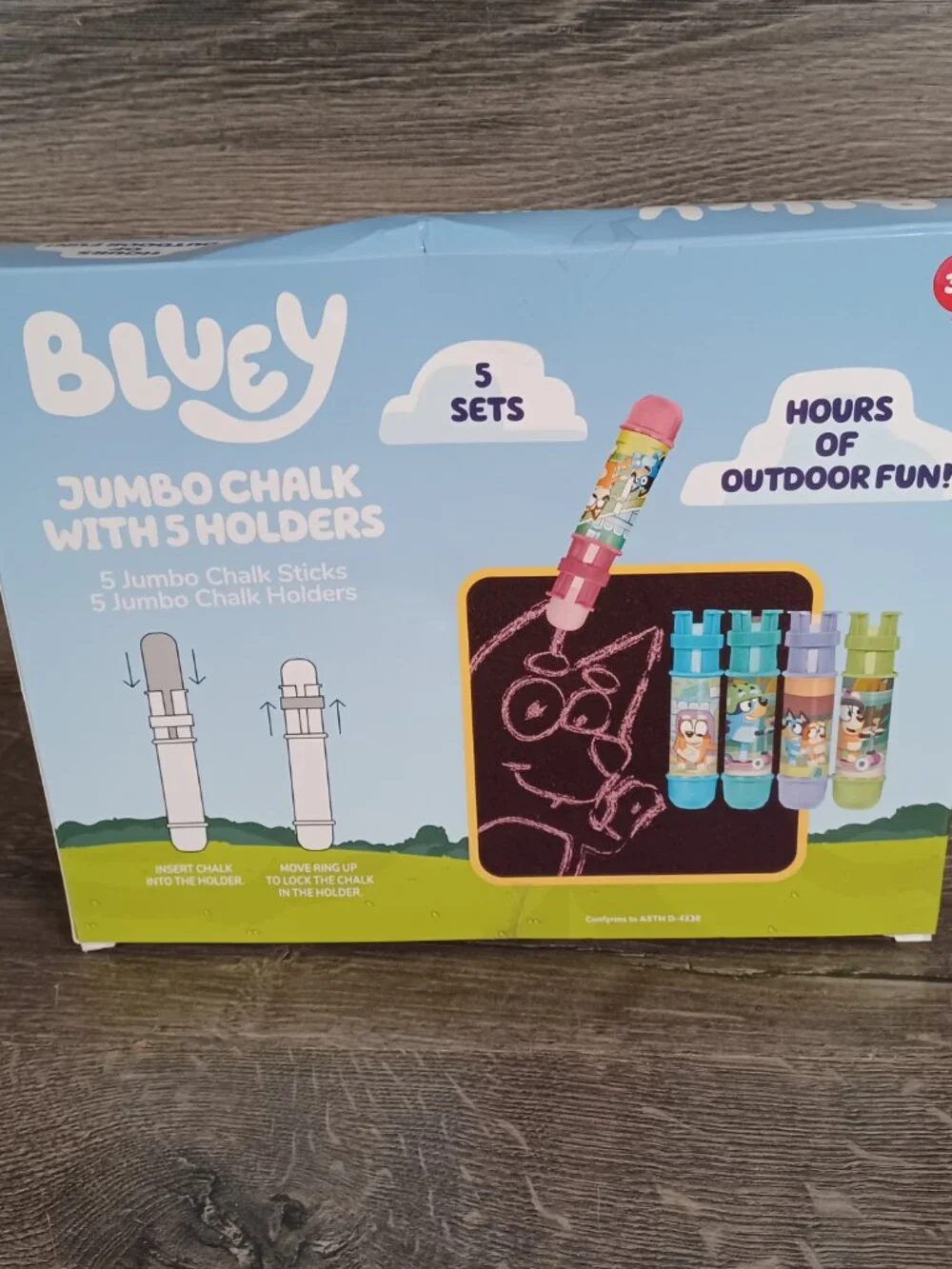 New In Sealed Box Bluey Jumbo Chalk Set 5 Holders & Jumbo Chalk Sticks